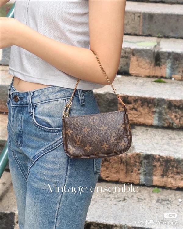 2026122105459418 580